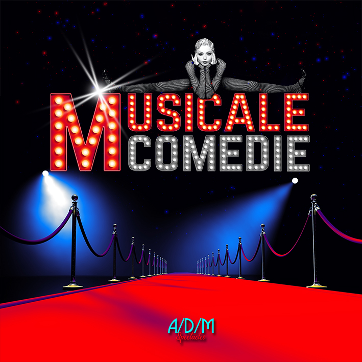 ADM Spectacles - Une affiche de scène glamour mettant en scène un artiste en deux, au-dessus des mots « Musicale Comédie » sous un éclairage éclatant. Un tapis rouge, bordé de cordes de velours, mène à un décor étoilé. Présenté par ADM Spectacles, pour une expérience événementielle inoubliable.